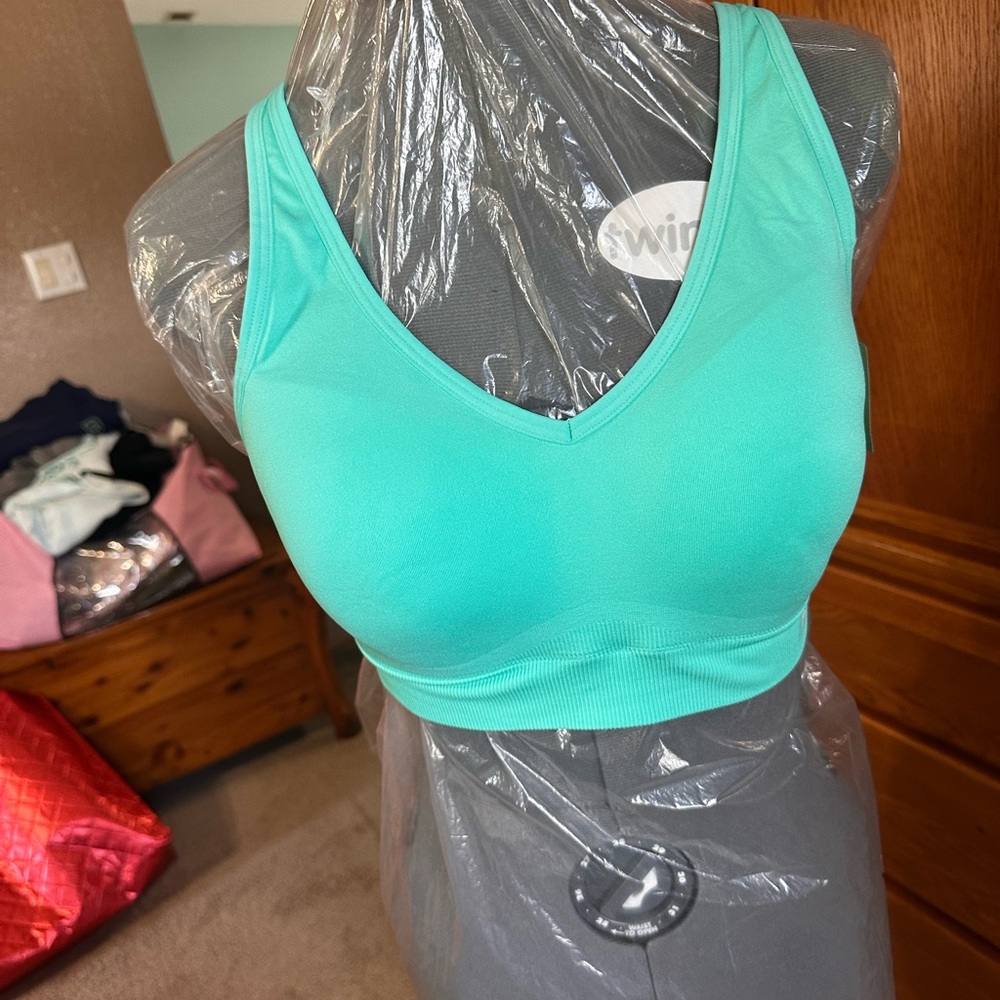NWT pink Victoria secret Seamless Turquoise Sports Bra size large